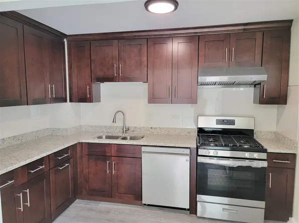 213 W 24th Pl, Chicago, IL 60616