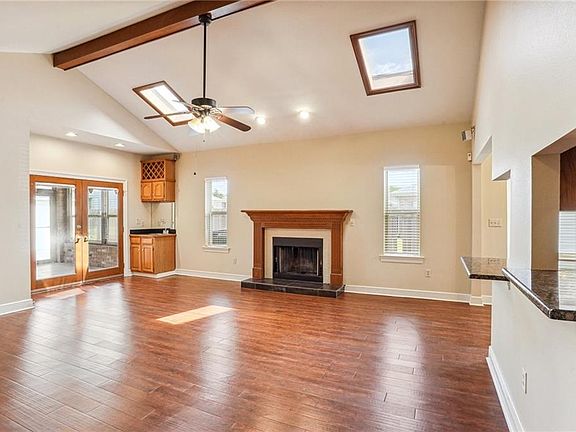 5th image of 4313 Girard St