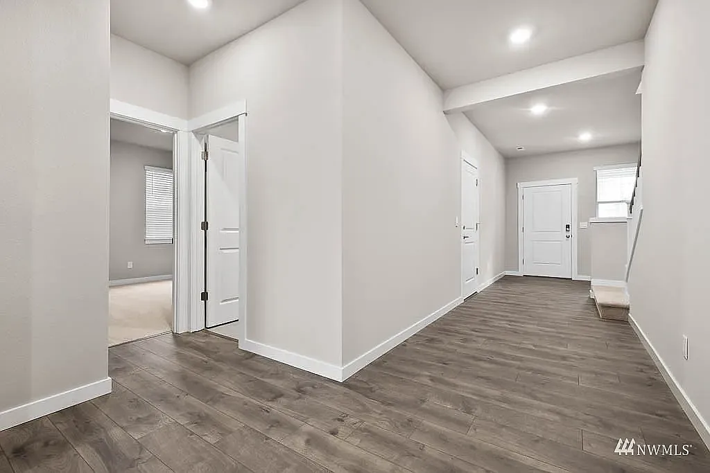 4 bed, 2770 sqft, $3,650 — Photo 4