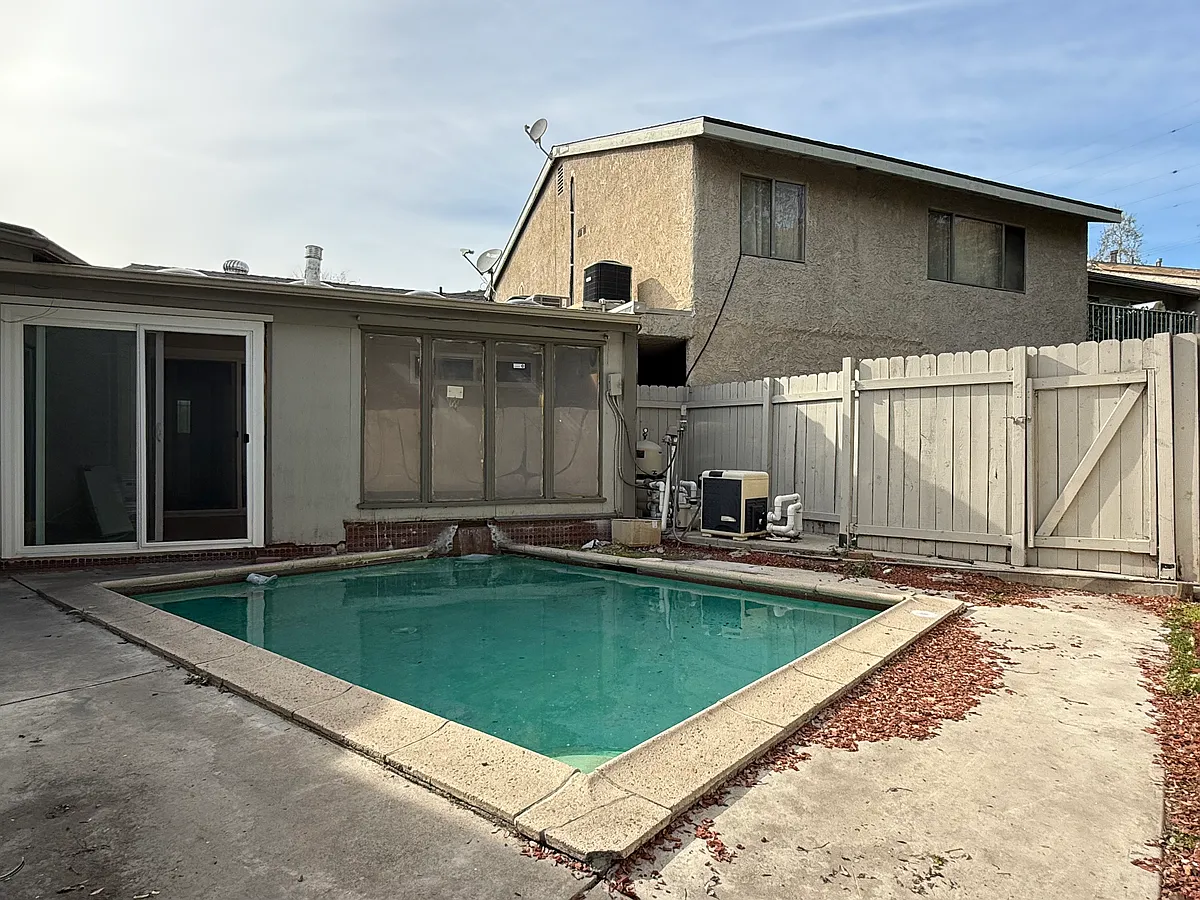 pool - 5343 Lemp Ave