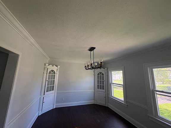 3rd image of 3136 Yorkshire Rd