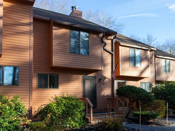 21 Dunvegan Woods Drive, Hampton, NH 03842