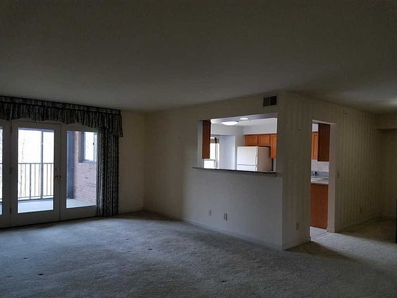 3rd image of 163 Palisades Pointe Unit 163-4