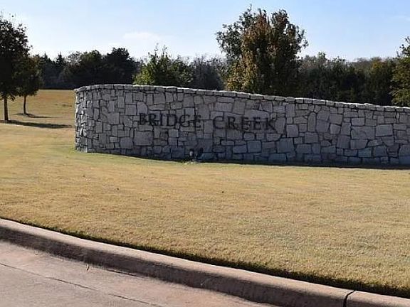 3rd image of 30 Oak Bridge Ln