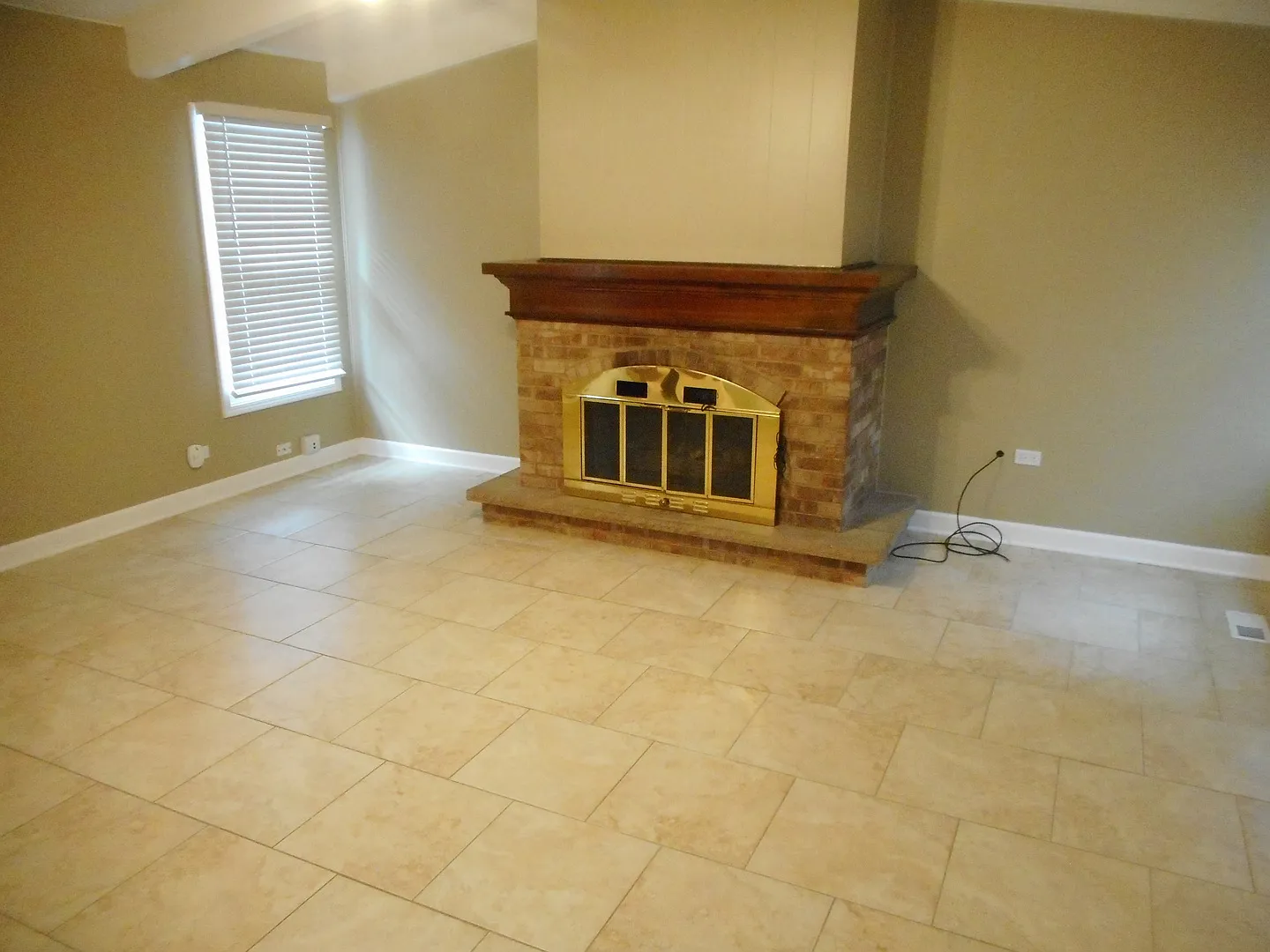 4 bed, 2.5 bath, 2571 sqft, $3,400 — Photo 4
