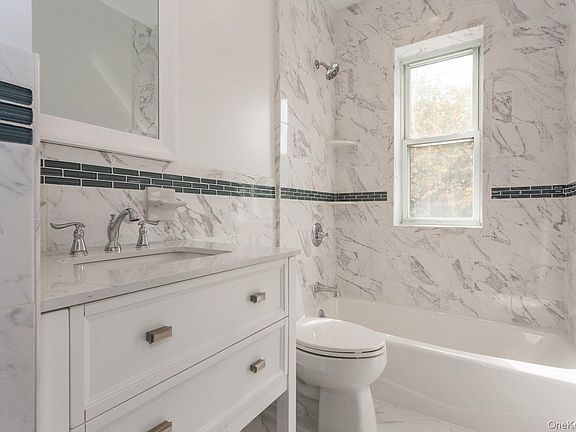 5th image of 43 New Hyde Park Rd APT 1