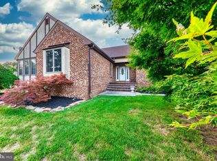 135 Ridgeway Ln, Mullica Hill, NJ 08062