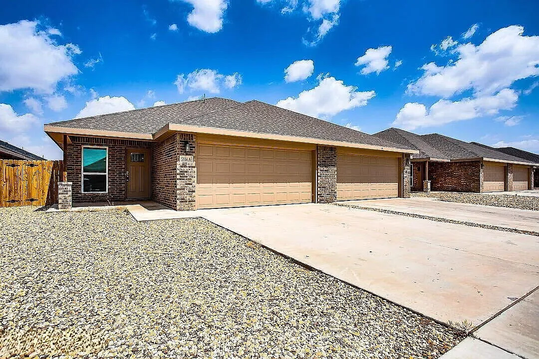 3 bed, 2.0 bath, 1465 sqft, $1,350 — Photo 1
