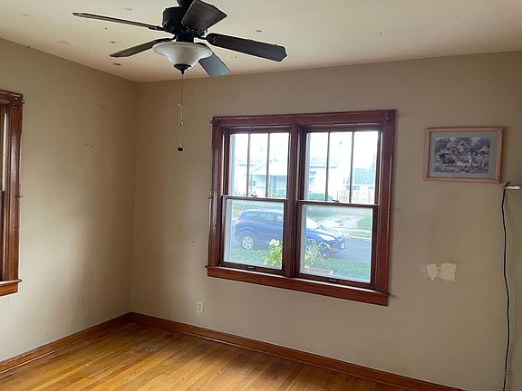 2nd image of 922 Chelsea Ave