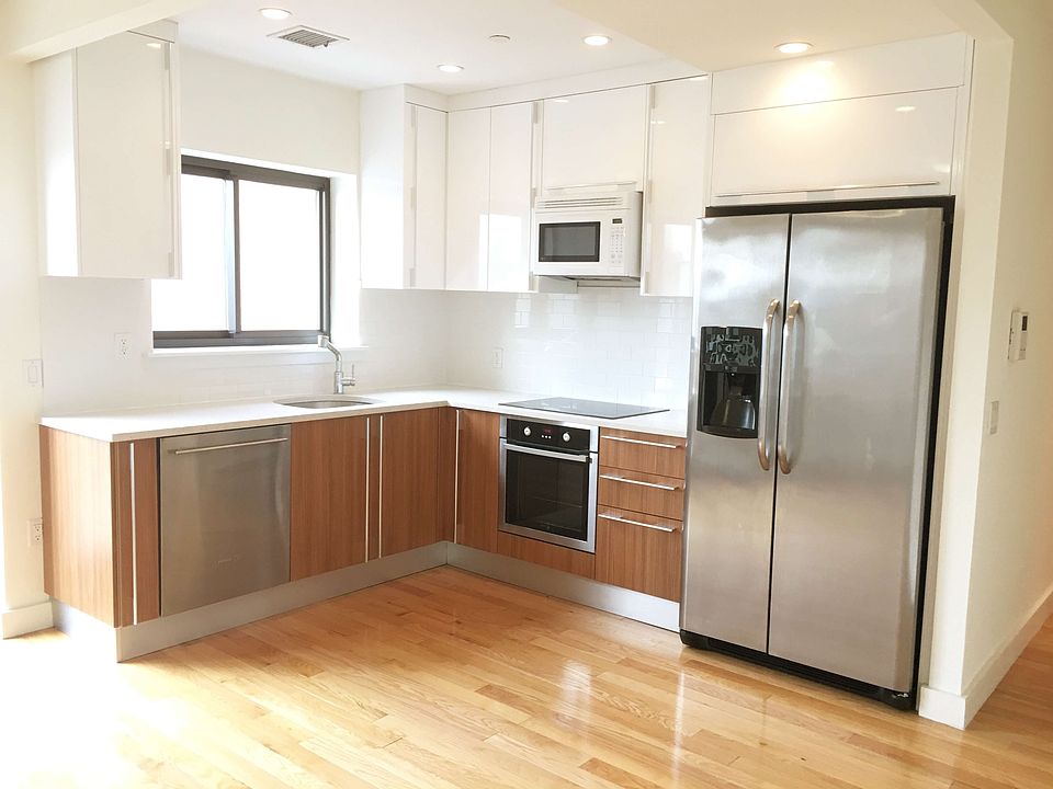 1st image of 3135 31st St Unit 706