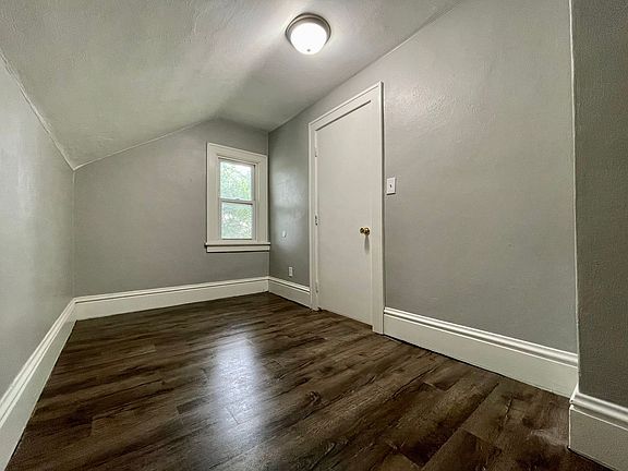 4th image of 24 16th Ave N Unit 2