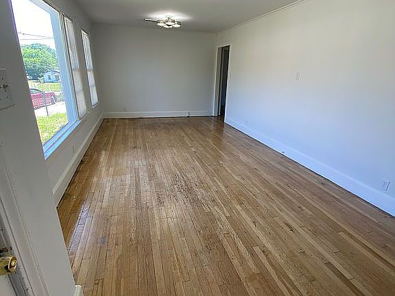 4th image of 2803 Ashton St