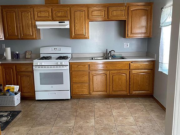 3rd image of 4126 E 2nd St