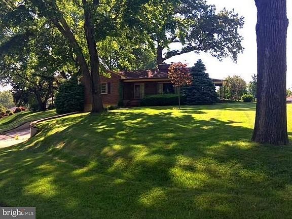 2nd image of 4017 Pinedale Dr