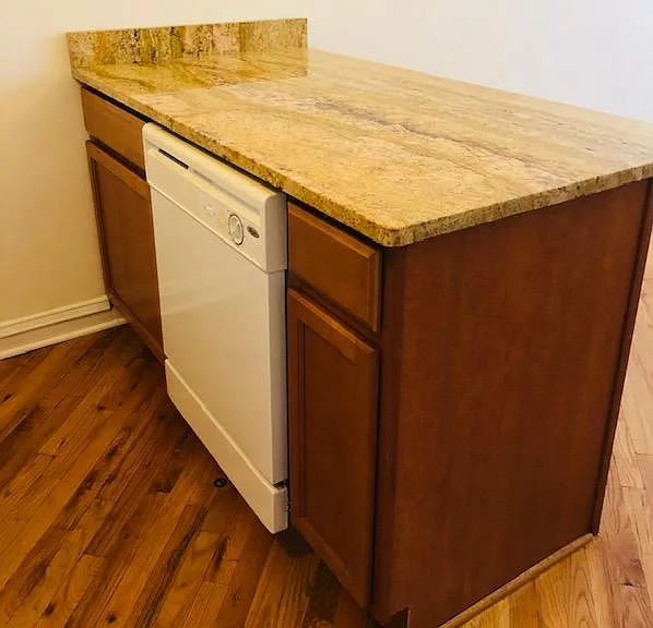 Island Kitchen Counter w dishwasher