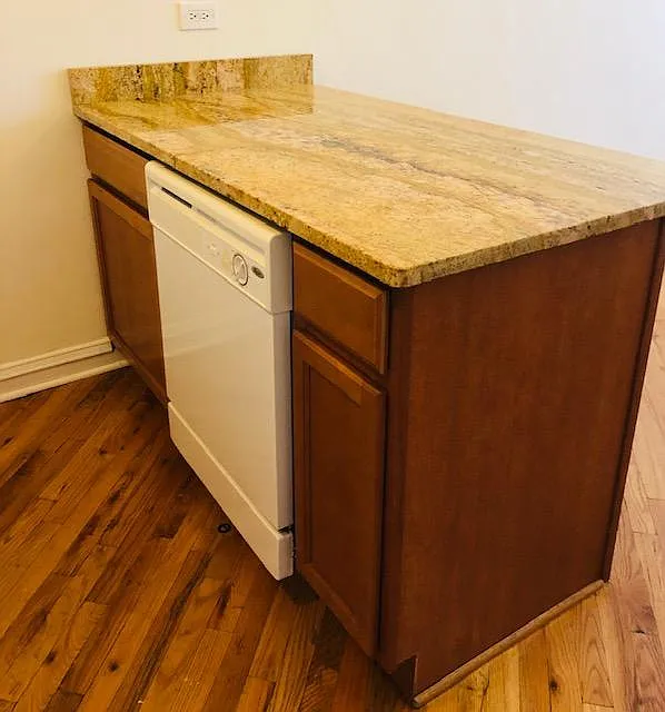 Island Kitchen Counter w dishwasher