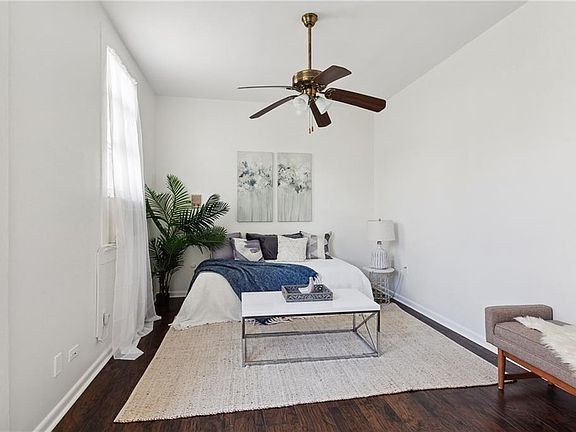2nd image of 936 Esplanade Ave #201