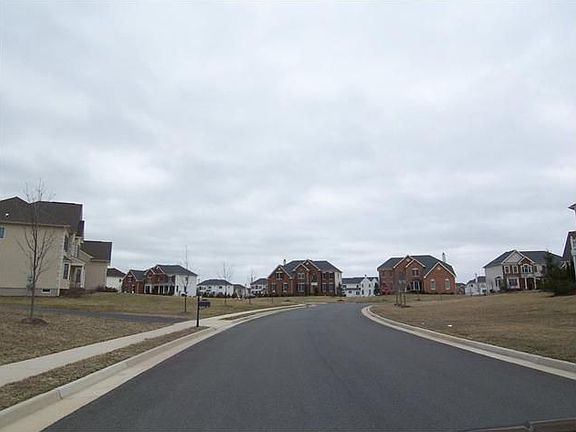 3rd image of 23349 Lennoxville Way