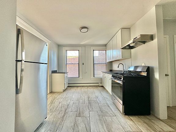 2nd image of 33 Howe St #3L
