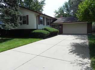 309 Library Ln, Streamwood, IL 60107