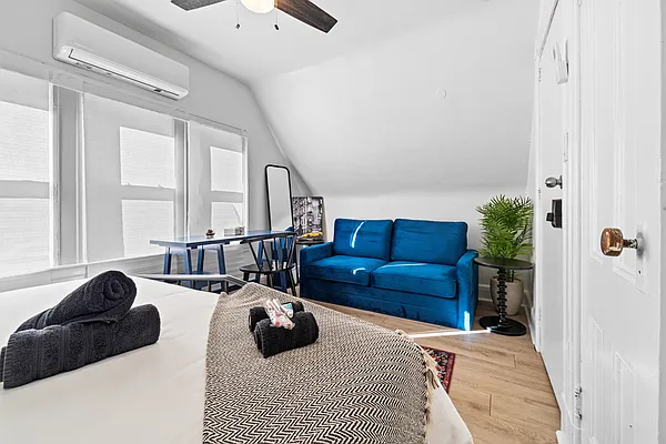 Rented by Aron Fried, LREB | media 19