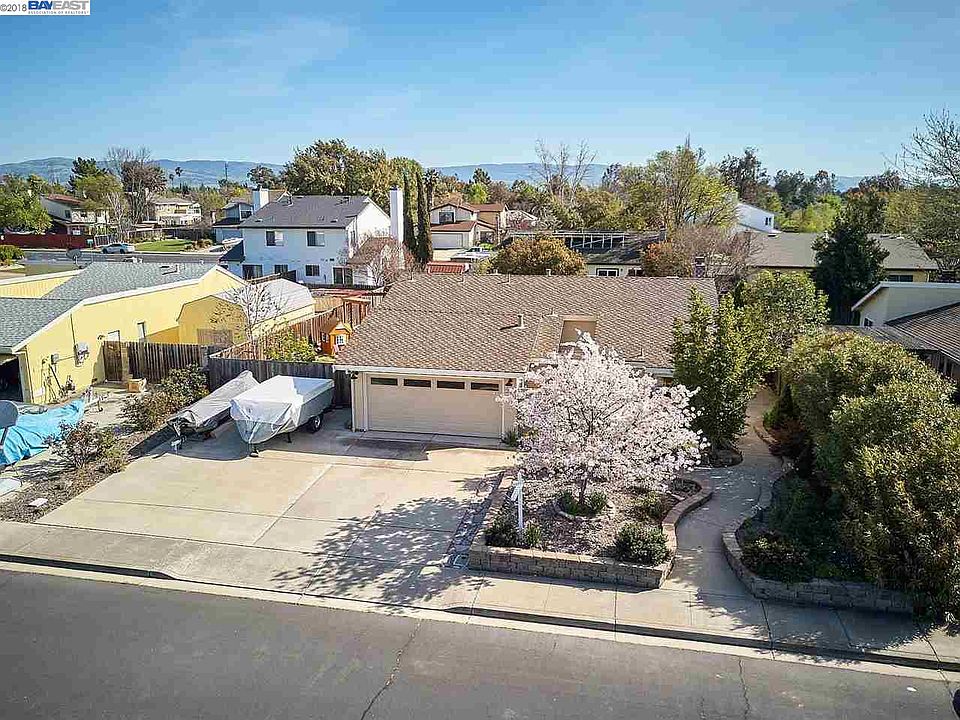 1st image of 4985 Capriconus Ave