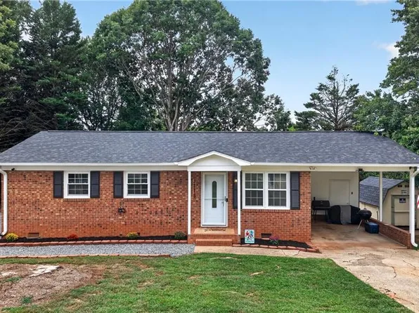 3775 Runway Dr, Sophia, NC 27350