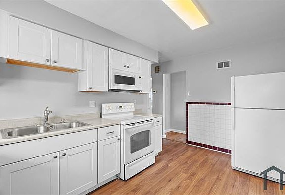 2nd image of 9220 Leamont Dr