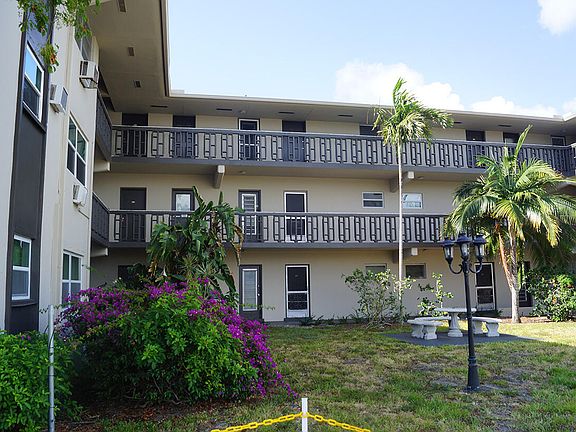 3rd image of 1250 E SAMPLE Road #303