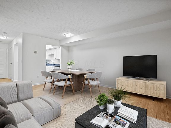 3rd image of 29 King Arthur Blvd