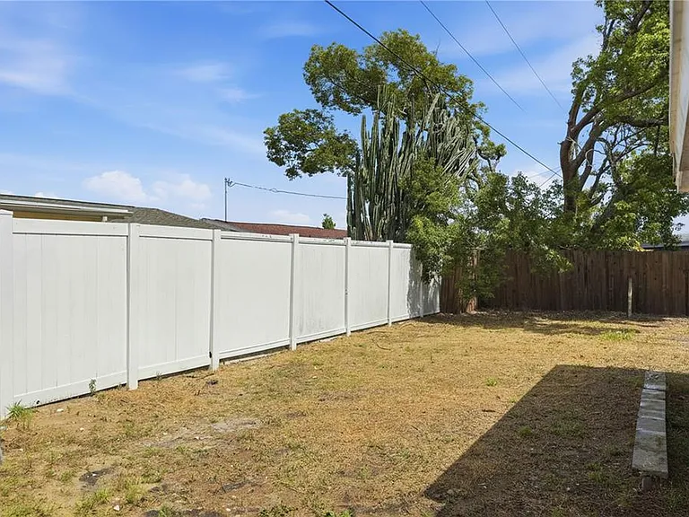 3301 Rosefield Dr — Photo 35