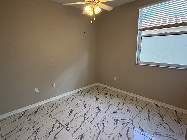 Guest Bedroom (2)