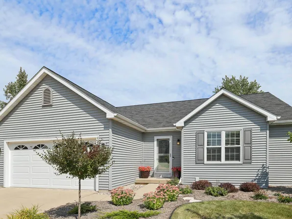 9 Woodridge Ln, Columbus, WI 53925