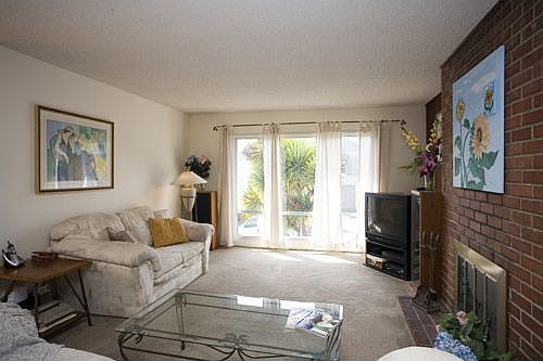 4th image of 6 Fairview Ave
