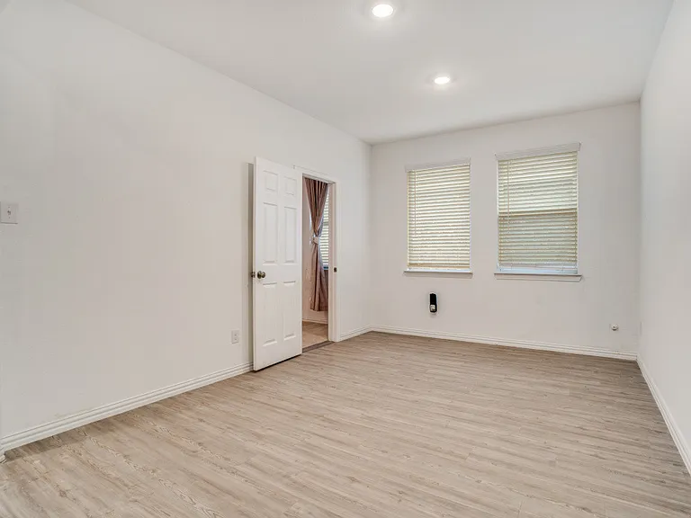4913 Sagerun Dr — Photo 12