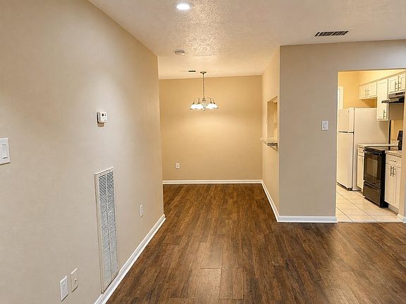 4th image of 615 Cole St