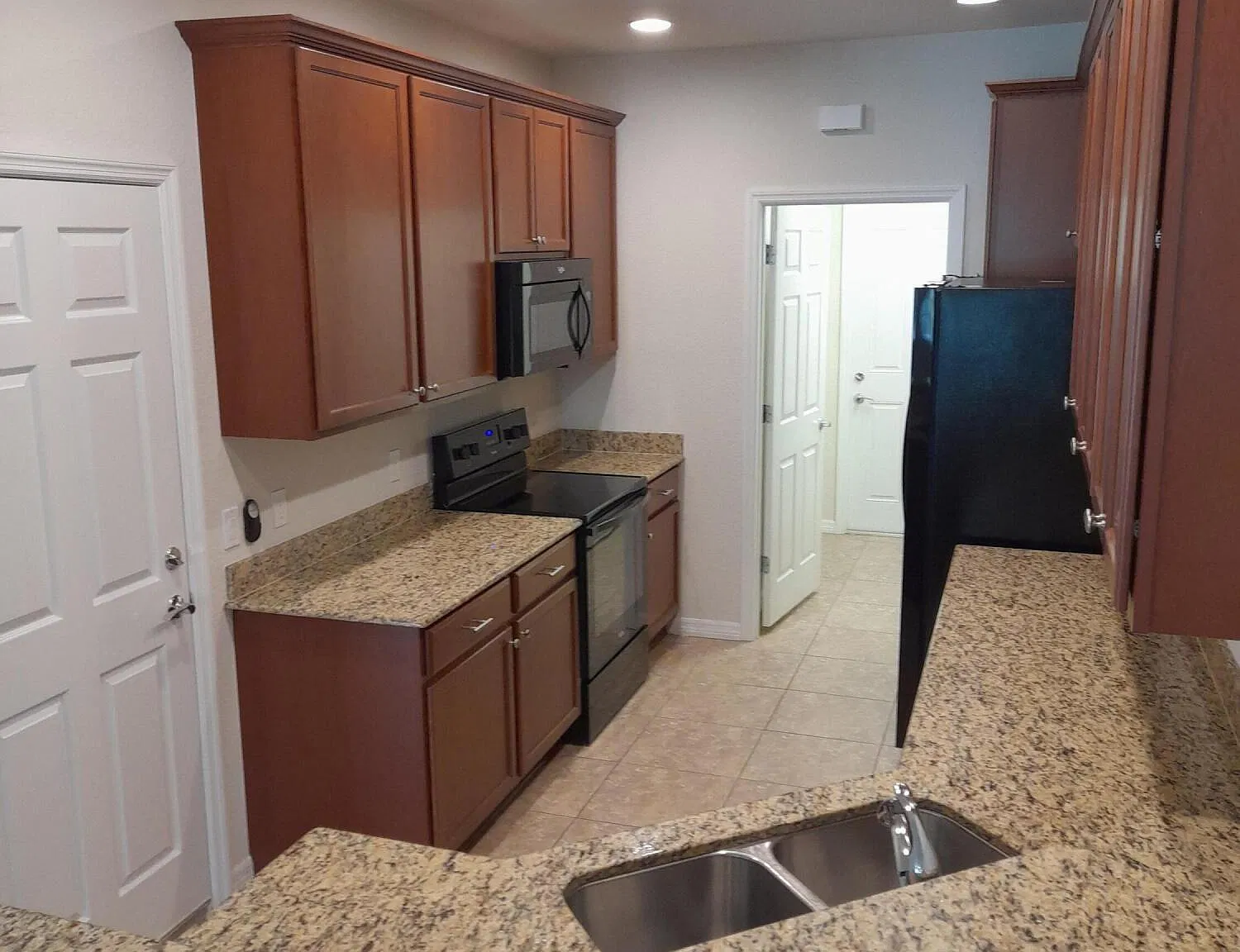3 bed, 2.5 bath, 1533 sqft, $3,300 — Photo 2