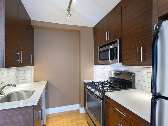 5th image of 429 E 52nd St APT 32C