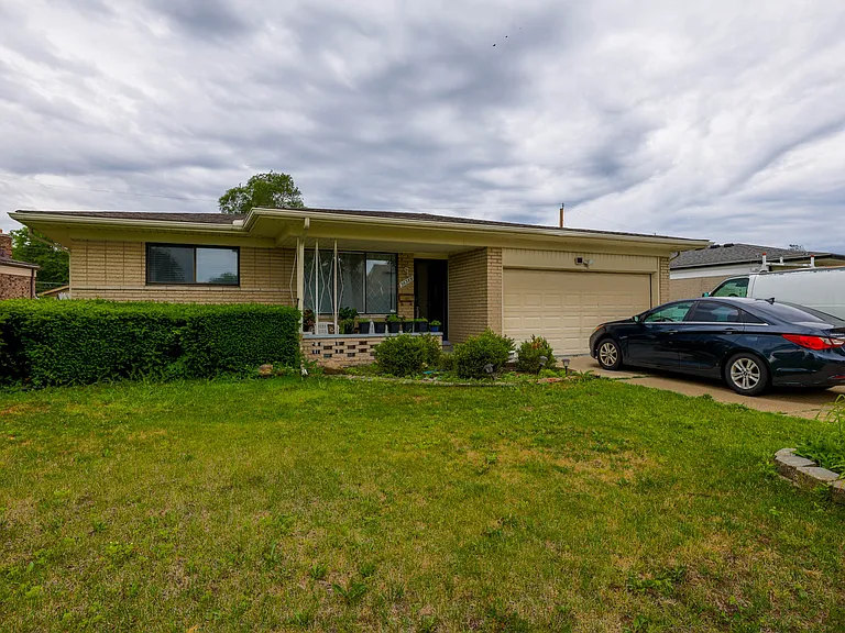 36389 Almont Ct — Photo 1