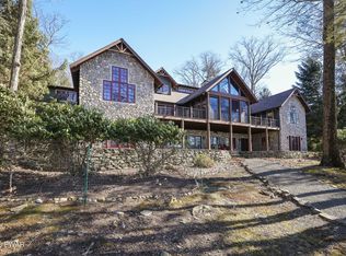 148 Calico Point Dr, Paupack, PA 18451