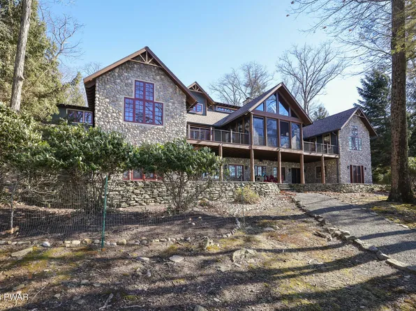 148 Calico Point Dr, Paupack, PA 18451