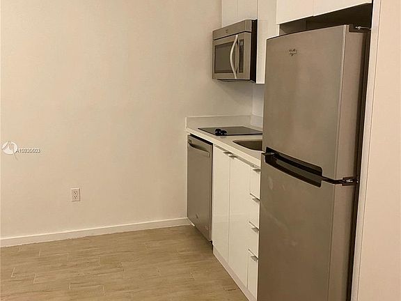 5th image of 1611 Meridian Ave APT 106