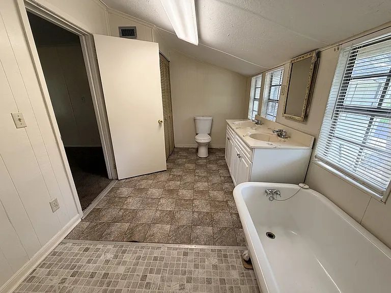5350 N Old Highway 41 — Photo 9