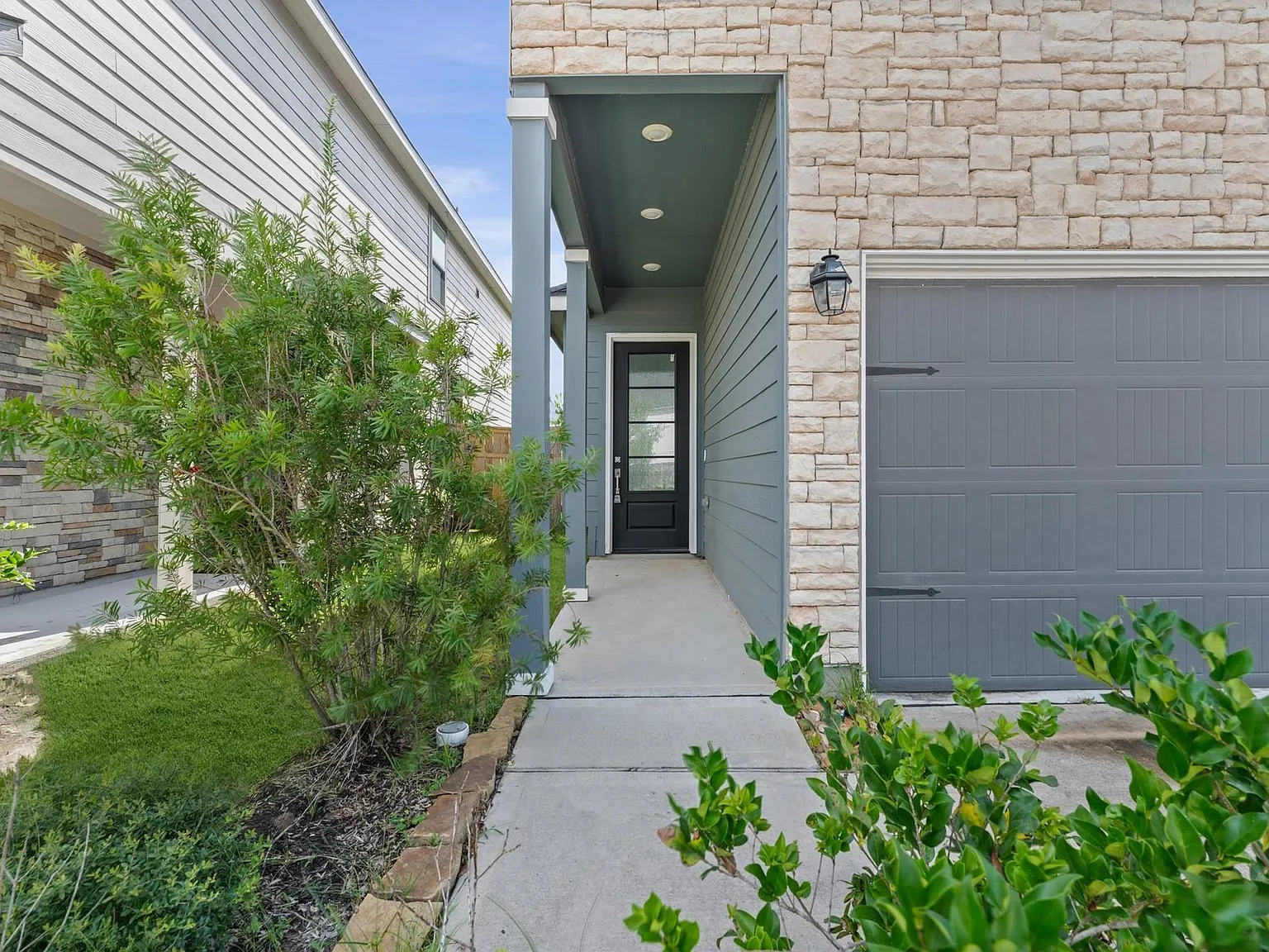 3 bed, 2.5 bath, 1853 sqft, $2,300 — Photo 3