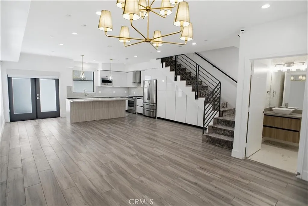 3 bed, 1984 sqft, $5,500 — Photo 3