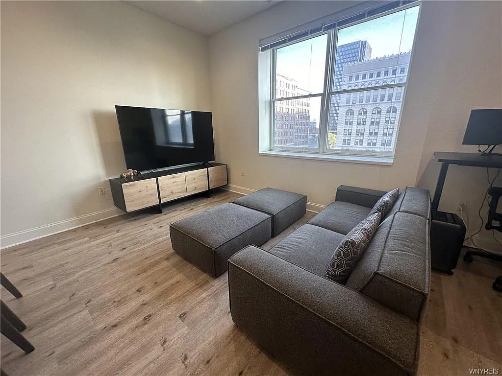 1 bed, 820 sqft, $1,795 — Photo 4