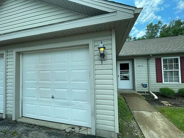 2 bed, 2.0 bath, 1082 sqft, $1,000 — Photo 2