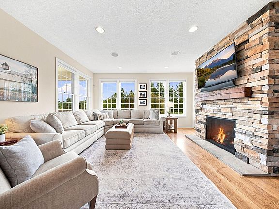 5th image of 439 Horizon Ct