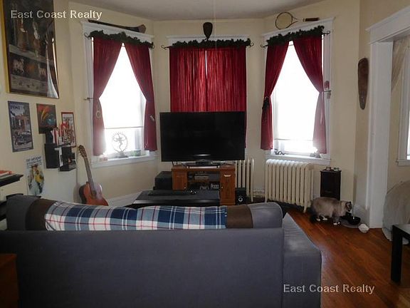 3rd image of 62 Woodstock Ave #21