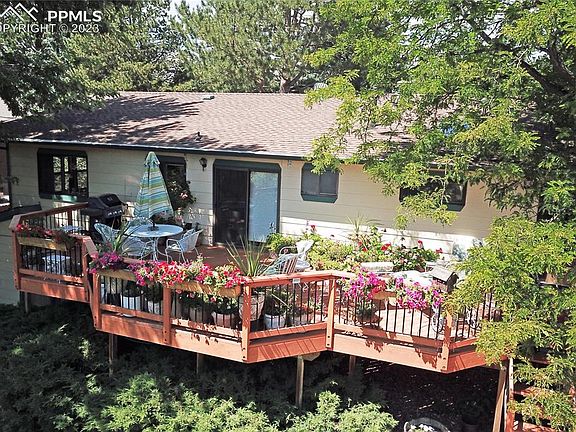 3rd image of 565 Blackhawk Ct